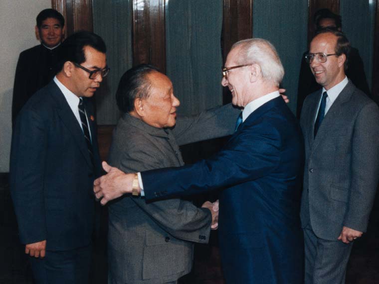 1986年，鄧小平接見到訪中國的昂納克