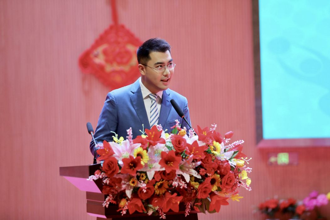 董越(浙江廣播電台主持人) 董越(浙江廣播電台主持人)