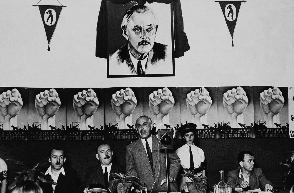 1947年8月9日，羅納伊在社民黨大會上
