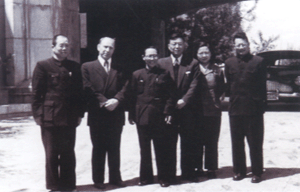 1955年的蔡鎦生（右三）