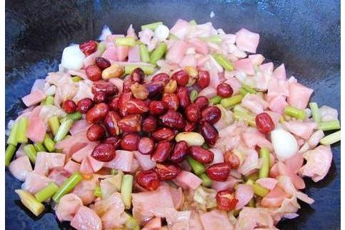 花生炒泡菜 花生炒泡菜