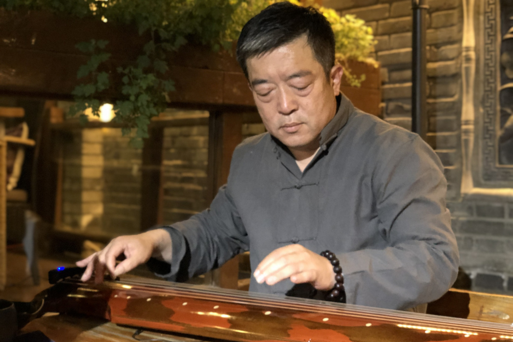 楊曉峰(梅庵琴派第五代傳承人) 楊曉峰(梅庵琴派第五代傳承人)