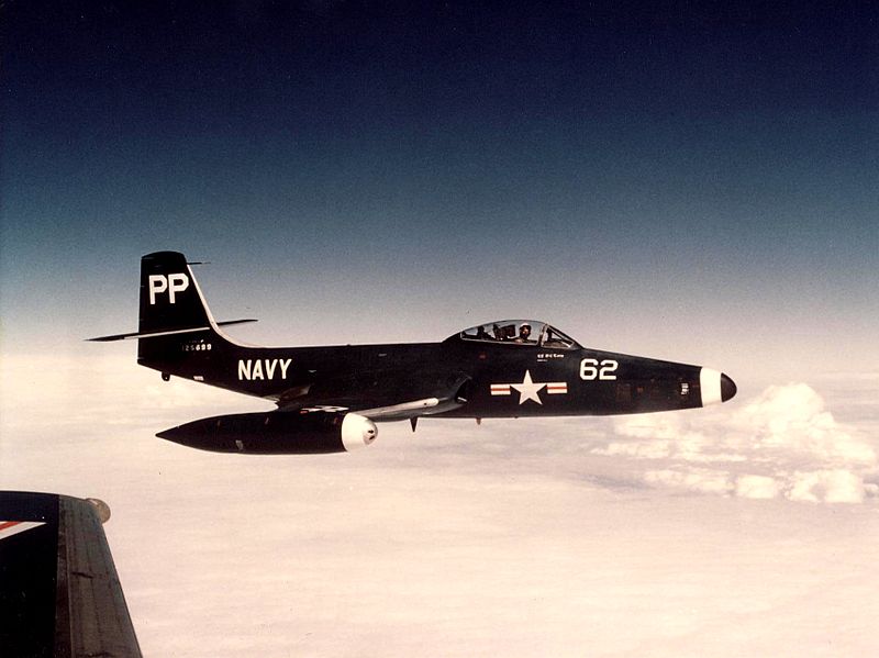 飛行中的F-2