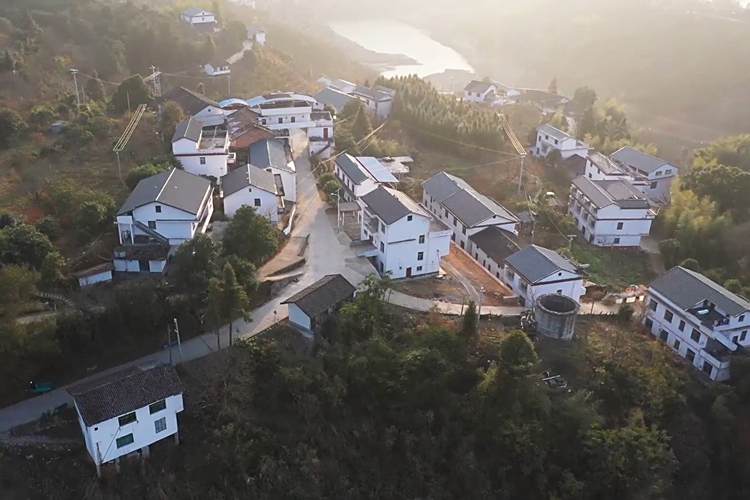 金水村(湖南省郴州市資興市黃草鎮下轄村) 金水村(湖南省郴州市資興市黃草鎮下轄村)