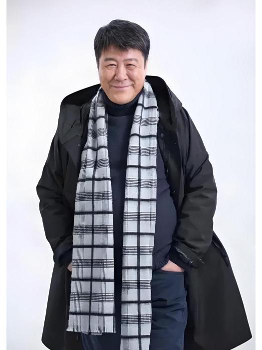 錢廣(電視劇《我和我的兒女們》中的退休歷史教師角色，由呂涼飾演。)