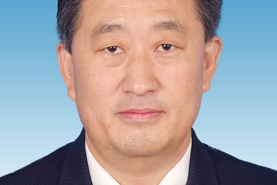 李博文(安丘市房產服務中心副主任、黨總支委員) 李博文(安丘市房產服務中心副主任、黨總支委員)