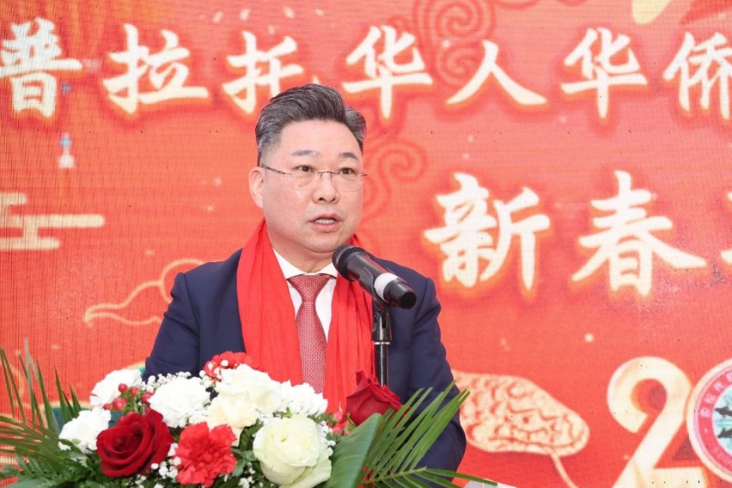 黃曉龍(義大利普拉托華人華僑聯誼會會長) 黃曉龍(義大利普拉托華人華僑聯誼會會長)