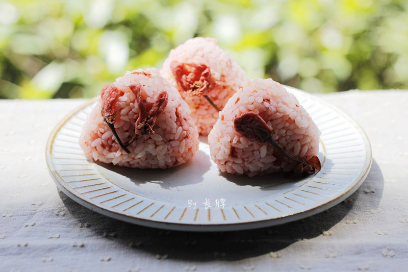 櫻花梅子飯糰 櫻花梅子飯糰