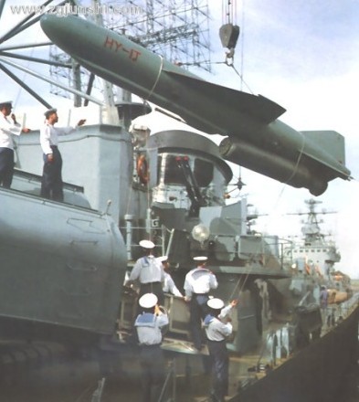 海鷹-1反艦飛彈吊裝