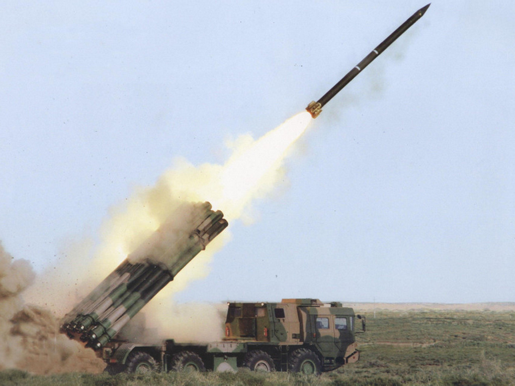 PHL-03自行火箭炮在軍演中