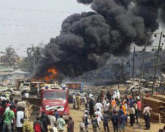 10·12奈及利亞輸油管道爆炸事故