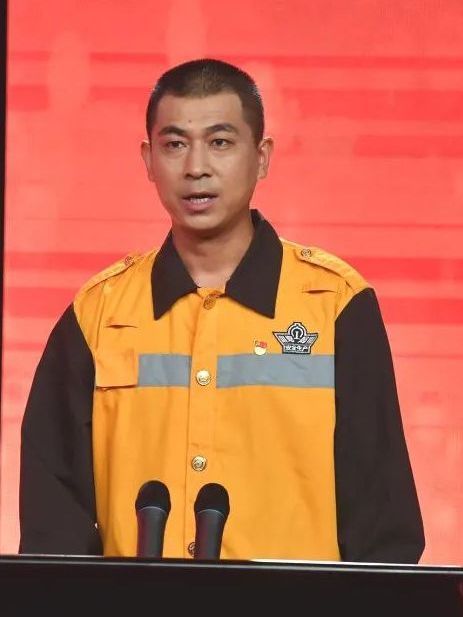 李玉斌(中國鐵路鄭州局集團有限公司洛陽工務段工長) 李玉斌(中國鐵路鄭州局集團有限公司洛陽工務段工長)