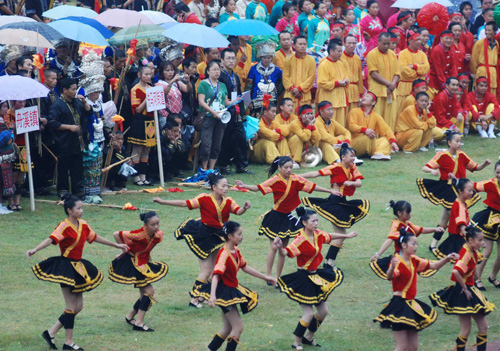 少數民族表演蘆笙歌舞