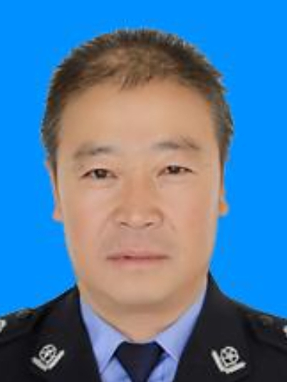 布和(內蒙古自治區巴彥淖爾市烏拉特後旗公安局黨委委員、副局長)