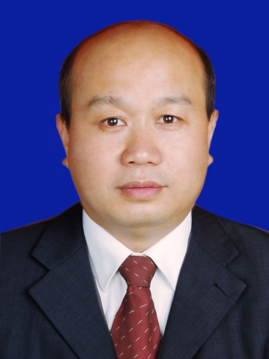 張治平(貴州省施秉縣教育和科技局黨組成員,正鄉長級督學) 張治平(貴州省施秉縣教育和科技局黨組成員,正鄉長級督學)