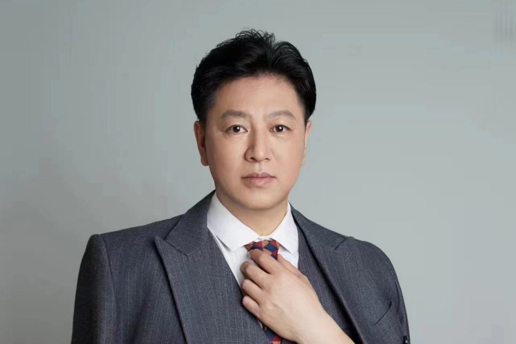 江南(當代青年鋼琴家) 江南(當代青年鋼琴家)