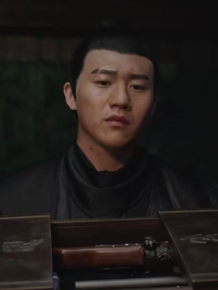丁凌(古裝動作電影《借命人》中的角色) 丁凌(古裝動作電影《借命人》中的角色)