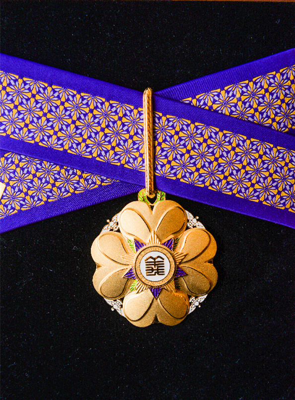 紫金草國際和平紀念章