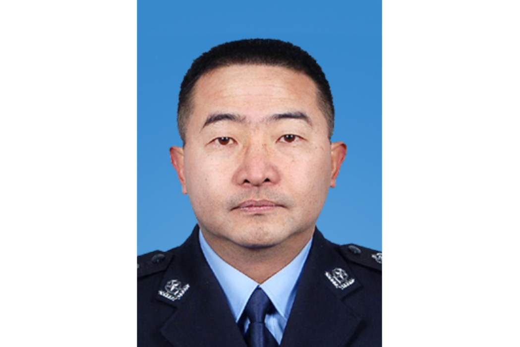 楊平(貴州省安順市紫雲苗族布依族自治縣人民政府副縣長、縣公安局局長) 楊平(貴州省安順市紫雲苗族布依族自治縣人民政府副縣長、縣公安局局長)