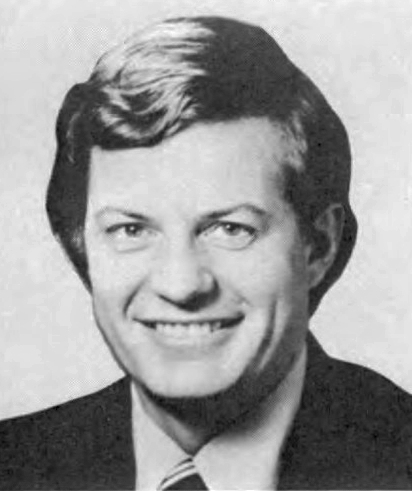 1977年擔任眾議員的鮑卡斯