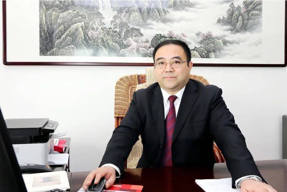 楊龍(連雲港港口控股集團黨委書記、董事長) 楊龍(連雲港港口控股集團黨委書記、董事長)