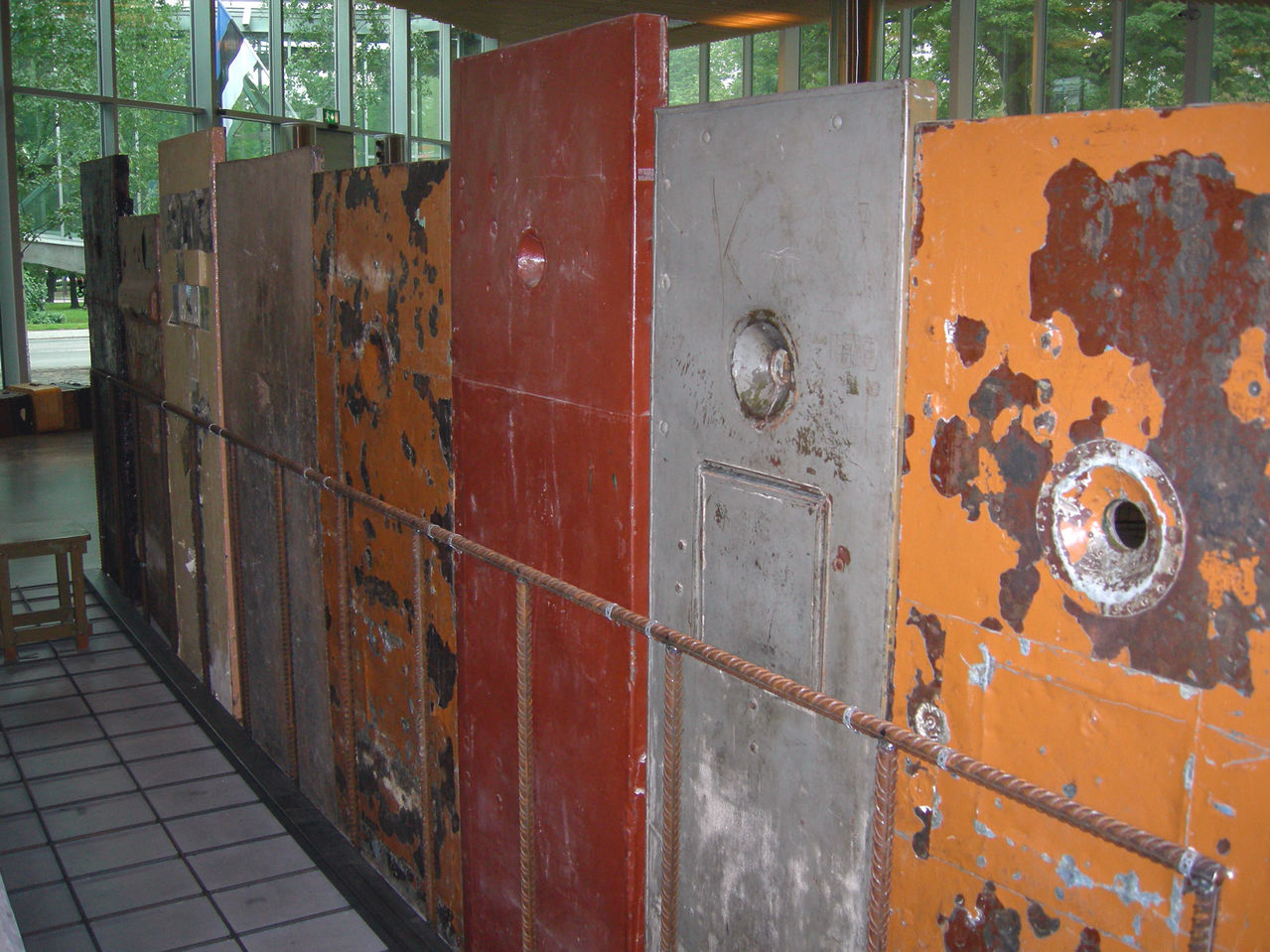 在塔林的博物館內展示的蘇聯監獄大門