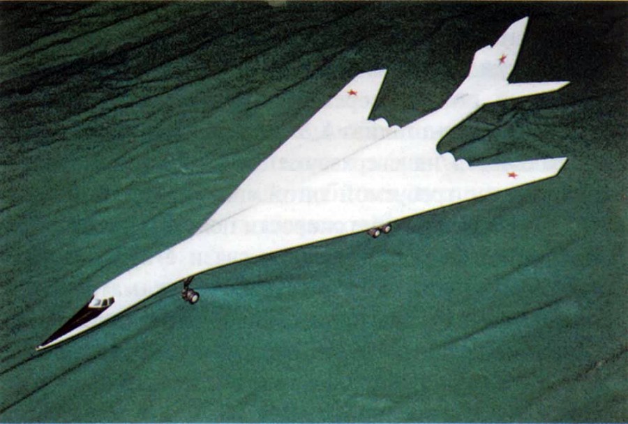 圖-160的早期設計M-18模型