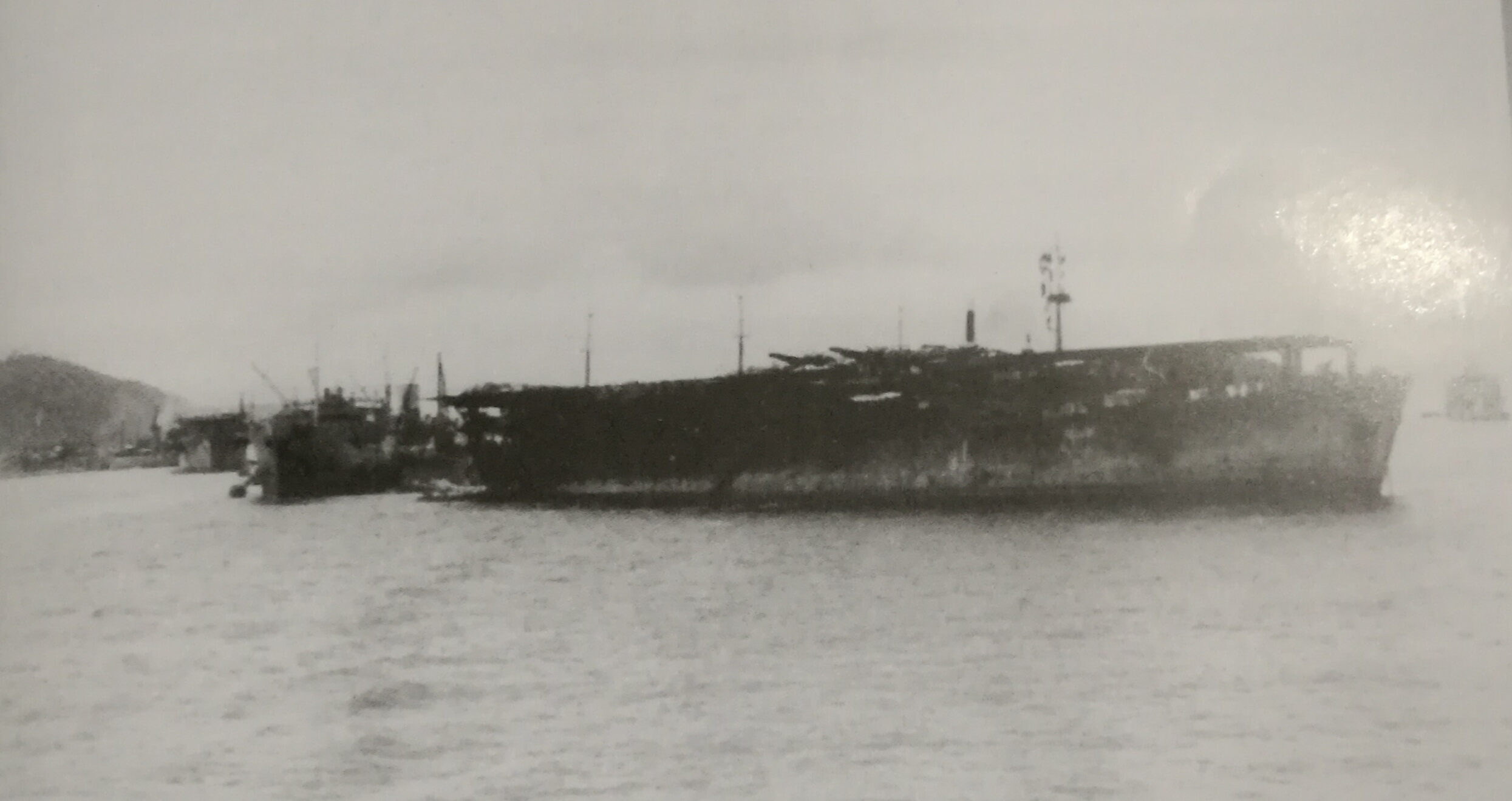 1943年5月攝於特魯克的沖鷹號航空母艦