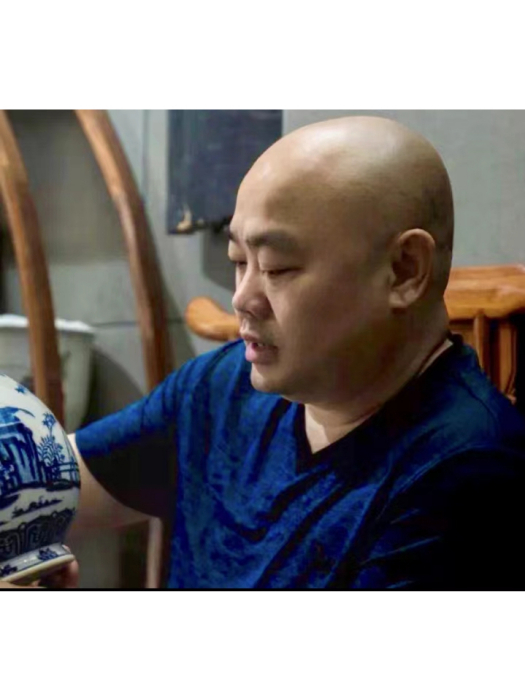 謝國福(江西省高級工藝美術師、嘉德御窯創始人) 謝國福(江西省高級工藝美術師、嘉德御窯創始人)