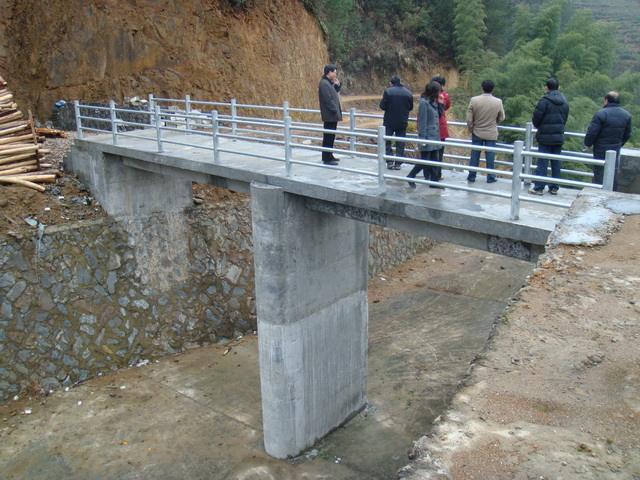 溢流式溢洪道 溢流式溢洪道