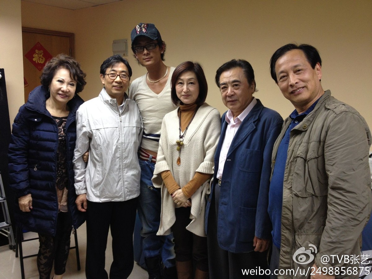 劉印生（右二）與TVB國語配音員