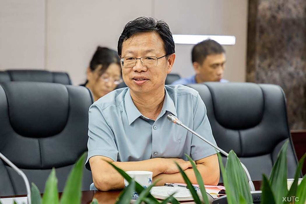李軍(廈門大學漳州校區管委會主任、廈門大學嘉庚學院黨委常務副書記)