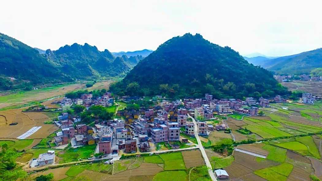 石咀村(廣東省陽江市陽春市河朗鎮下轄村) 石咀村(廣東省陽江市陽春市河朗鎮下轄村)