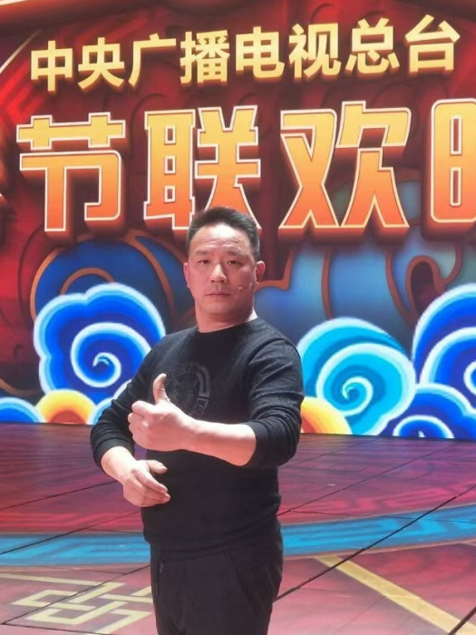 李洪孝(中國內地雜技演員,金氏世界紀錄保持者) 李洪孝(中國內地雜技演員,金氏世界紀錄保持者)