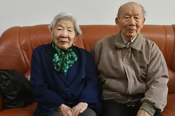 朱慧楠(原華中科技大學原化學系系主任) 朱慧楠(原華中科技大學原化學系系主任)