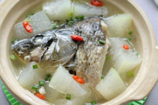 蘿蔔燉鯉魚 蘿蔔燉鯉魚