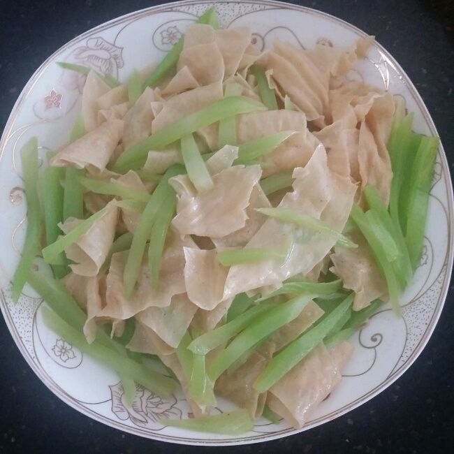 萵筍炒豆皮 萵筍炒豆皮