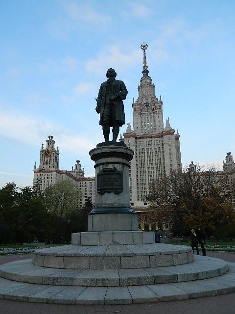 羅蒙諾索夫雕像