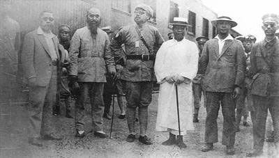 1927年6月10日鄭州會議後，前排左一孫科