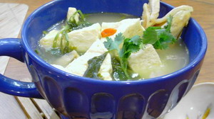 豆腐鹹魚頭湯