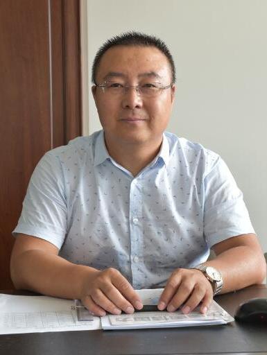 郭峰(錫林郭勒盟統計局黨組成員、副局長) 郭峰(錫林郭勒盟統計局黨組成員、副局長)