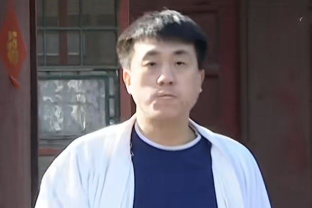 吳德利(電視劇《浪漫的事》中的角色,由何冰飾演) 吳德利(電視劇《浪漫的事》中的角色,由何冰飾演)