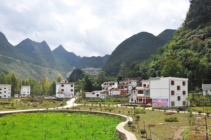 垮里村 垮里村