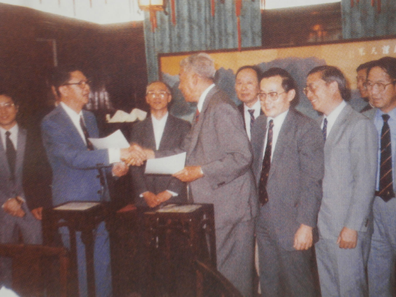 馬臨校長與北京大學校長簽訂交流協定（1984年）