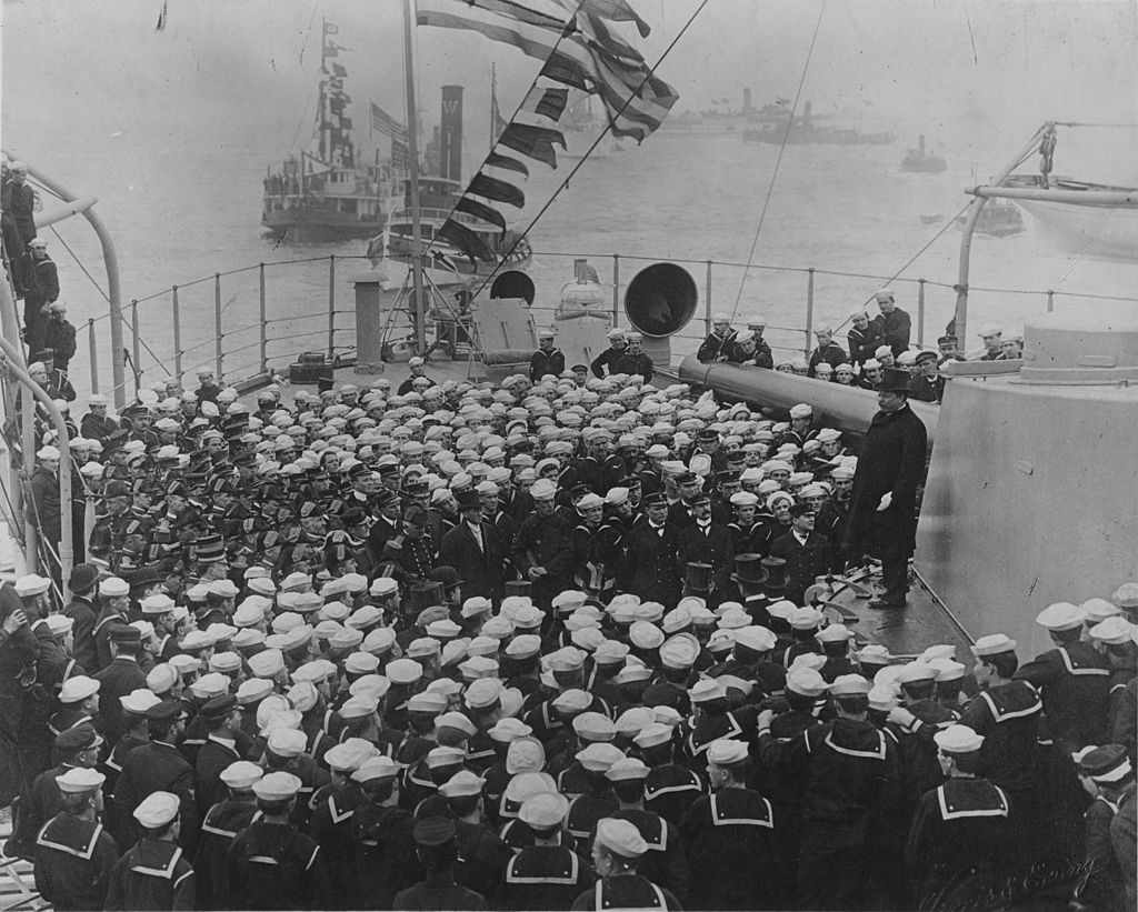 大白艦隊歸航後，西奧多·羅斯福總統在康乃狄克號戰列艦上講話