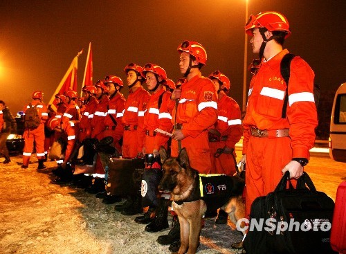 中國國際救援隊從首都國際機場搭乘飛赴海地