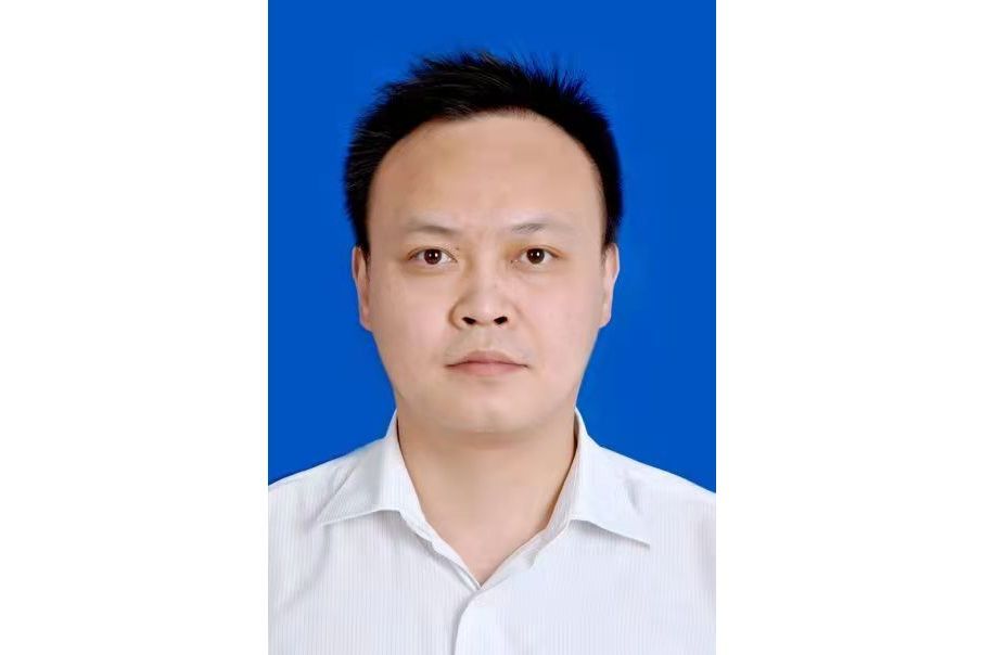 李振(重慶市彭水縣龍射鎮黨委副書記、鎮長) 李振(重慶市彭水縣龍射鎮黨委副書記、鎮長)