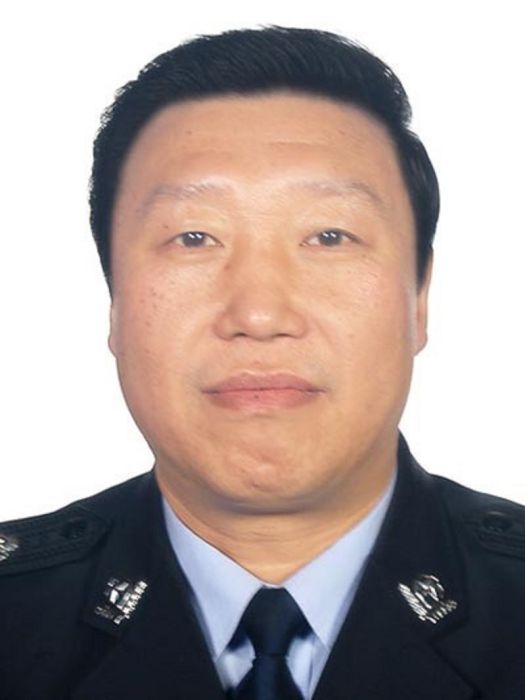 郝生才(山西省介休市城市管理綜合行政執法局常務副局長,介休市公安局交警大隊隊長) 郝生才(山西省介休市城市管理綜合行政執法局常務副局長,介休市公安局交警大隊隊長)