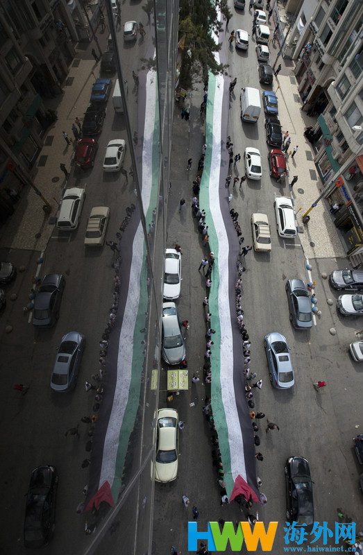 巴勒斯坦民眾持66米巨型國旗遊行
