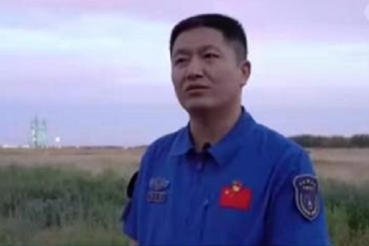鄧小軍(酒泉衛星發射中心發射場系統0號指揮員) 鄧小軍(酒泉衛星發射中心發射場系統0號指揮員)